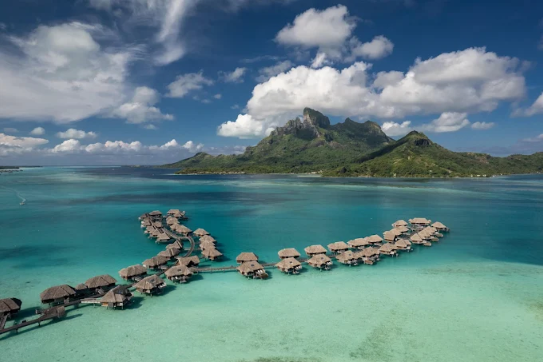 Hospitalidade de Assinatura: O que faz do Four Seasons Bora Bora um ícone mundial de serviço e design