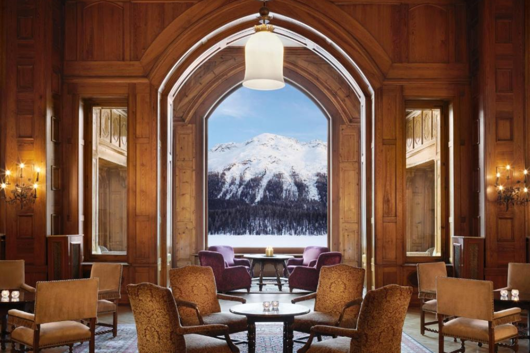 Badrutt’s Palace Hotel em St. Moritz: o ícone da hotelaria de luxo nos Alpes Suíços